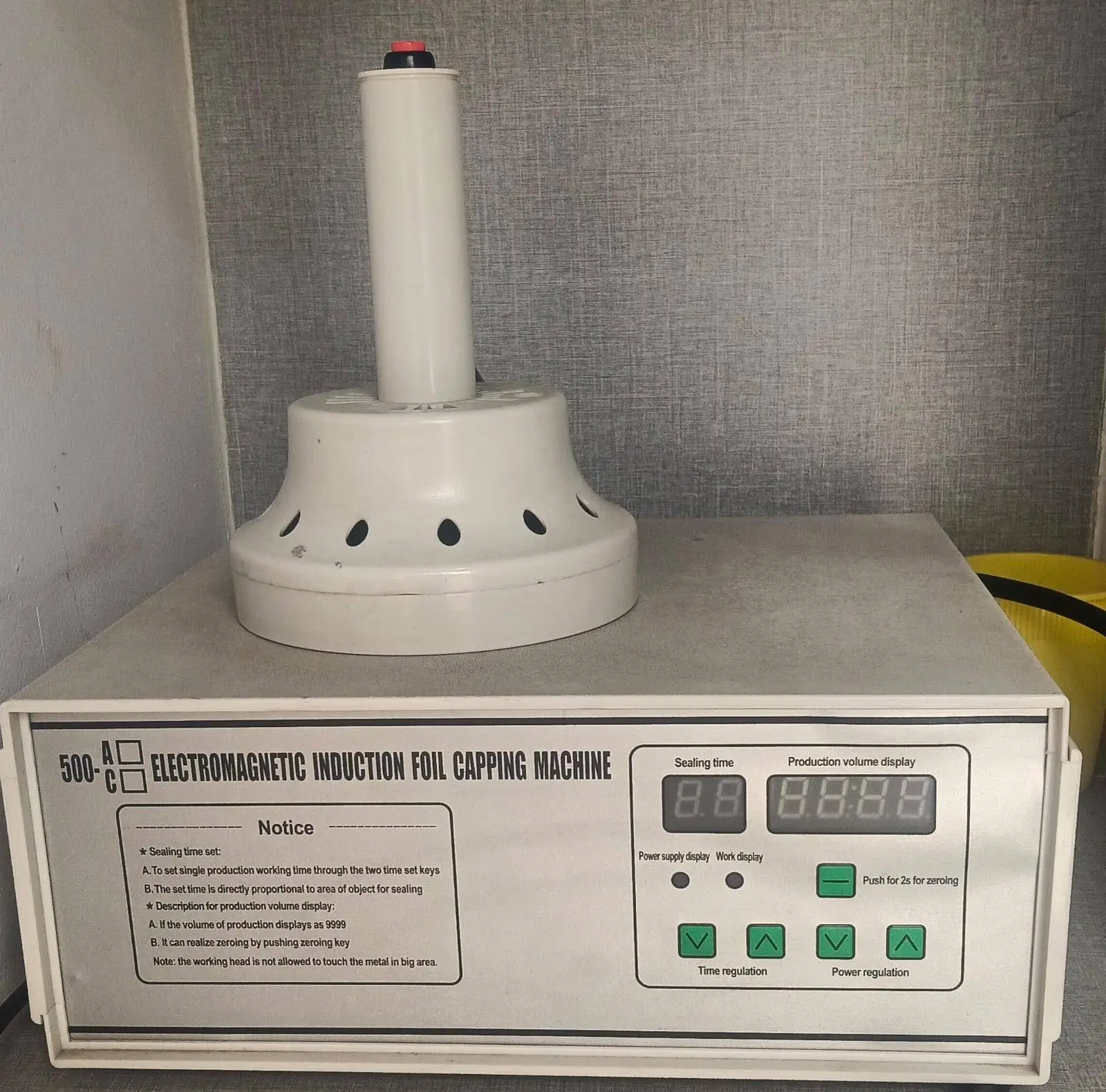 Electromagnetic Induction Foil Capping Machine