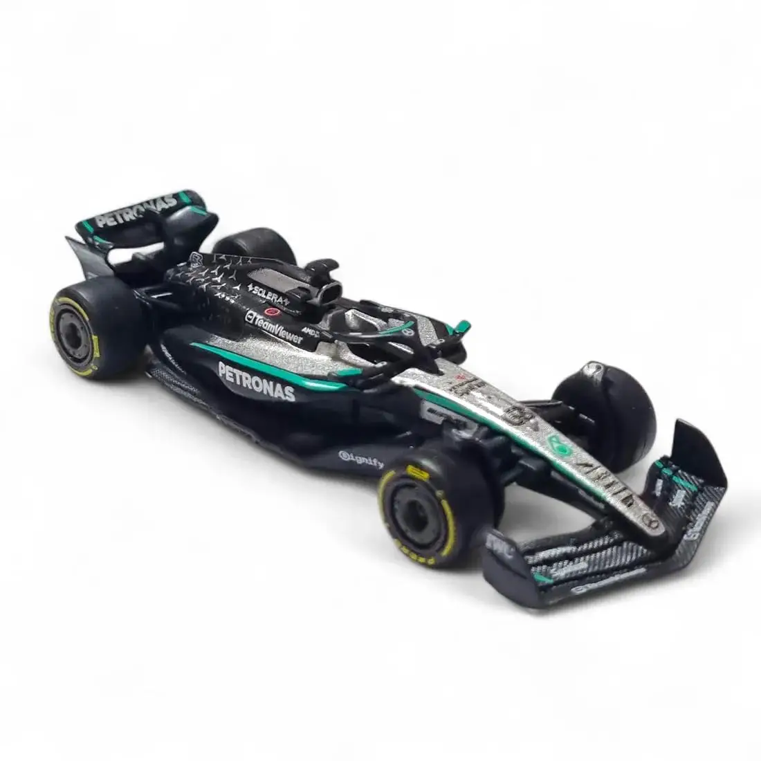 Bburago Mercedes-AMG F1 W15 E Performance view 4