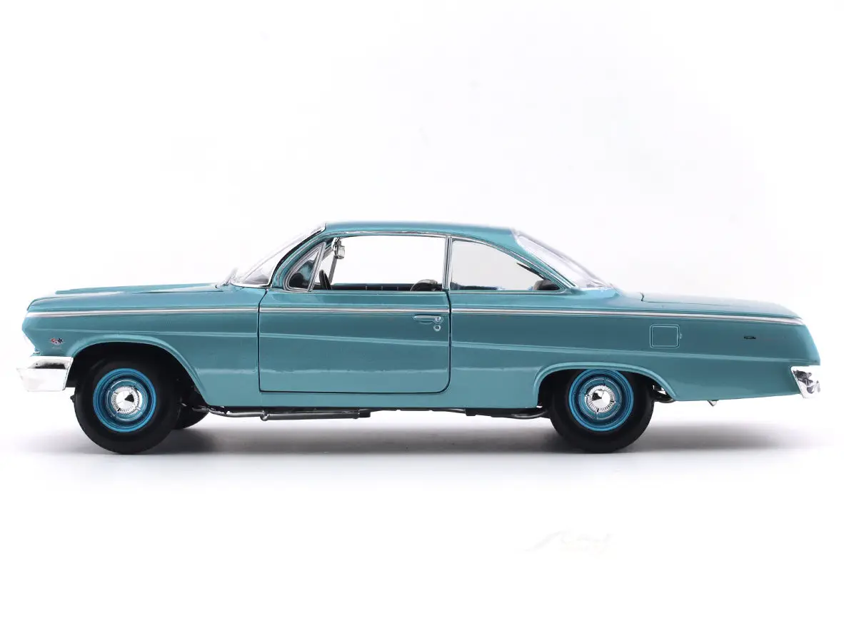 1962 Chevy Bel Air 1:18 Maisto licensed diecast Scale Model car collectible view 9