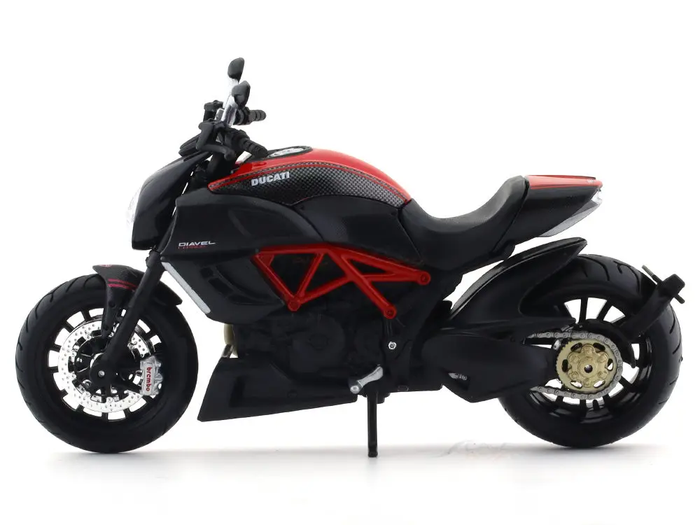 Ducati Diavel Carbon 1:12 Maisto Scale Model bike collectible view 2