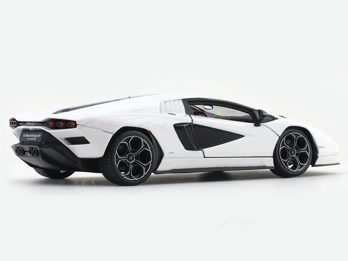 Lamborghini Countach LPI 800-4 white 1:24 Bburago with Acrylic Case Licensed Diecast Scale Model Car Collectible view 5