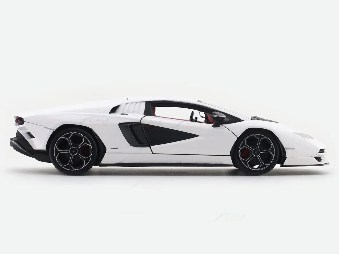 Lamborghini Countach LPI 800-4 white 1:24 Bburago with Acrylic Case Licensed Diecast Scale Model Car Collectible view 6