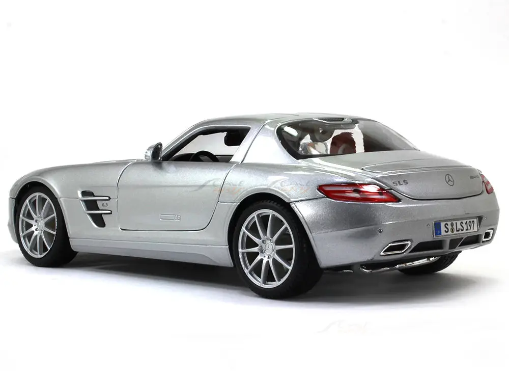 Mercedes-Benz SLS AMG Gullwing 1:18 Maisto diecast Scale Model car view 3