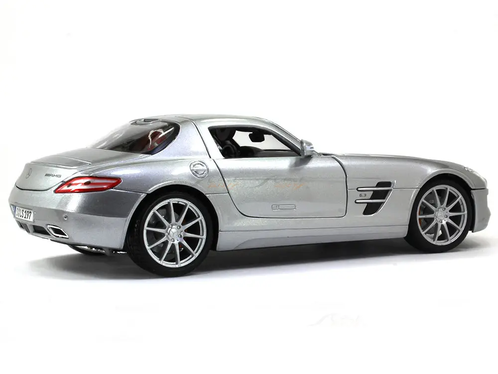 Mercedes-Benz SLS AMG Gullwing 1:18 Maisto diecast Scale Model car view 4