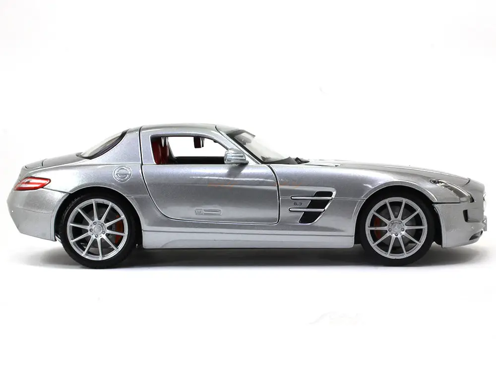 Mercedes-Benz SLS AMG Gullwing 1:18 Maisto diecast Scale Model car view 5