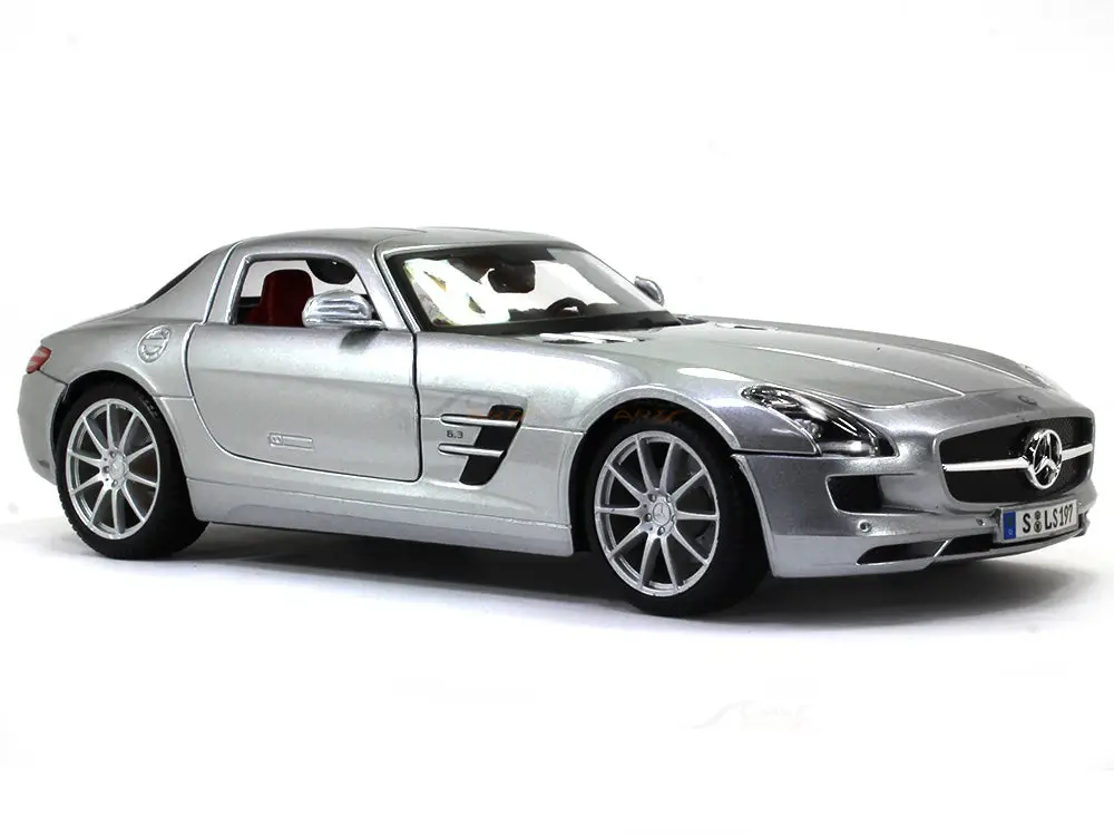 Mercedes-Benz SLS AMG Gullwing 1:18 Maisto diecast Scale Model car view 6