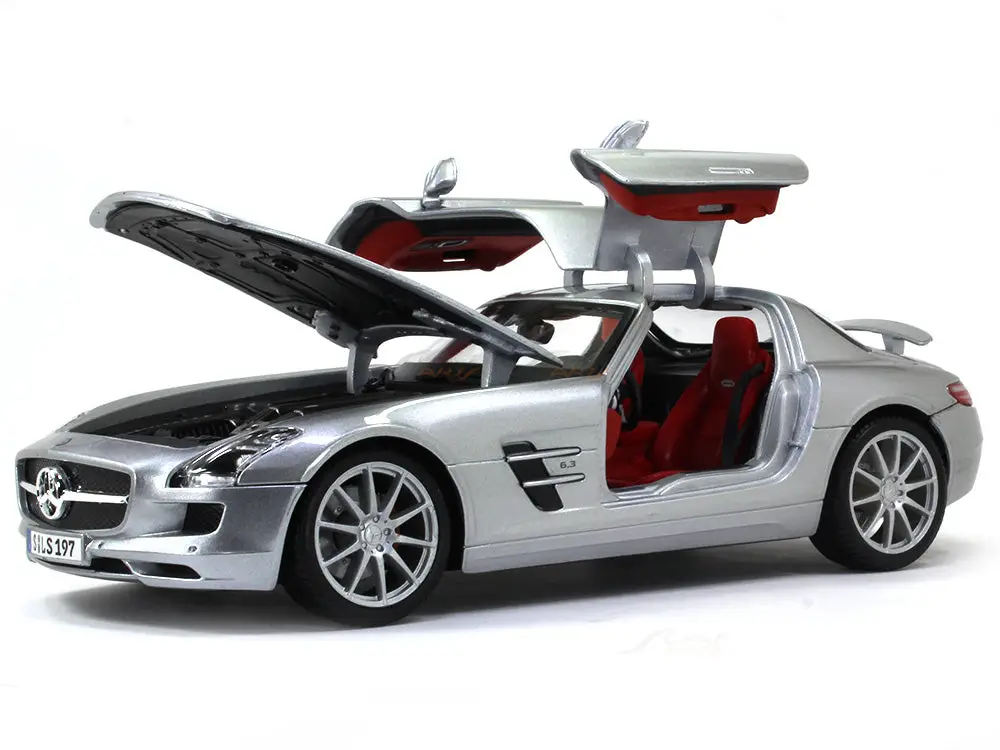 Mercedes-Benz SLS AMG Gullwing 1:18 Maisto diecast Scale Model car view 7