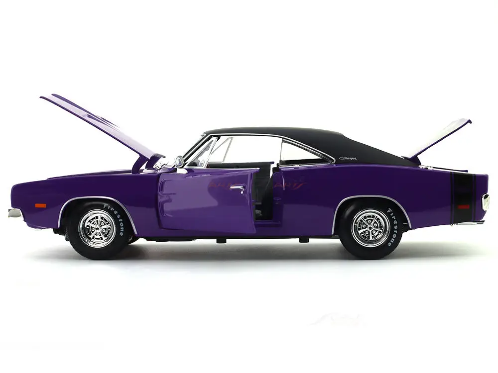 1969 Dodge Charger R/T Purple 1:18 Maisto licensed diecast scale model view 4