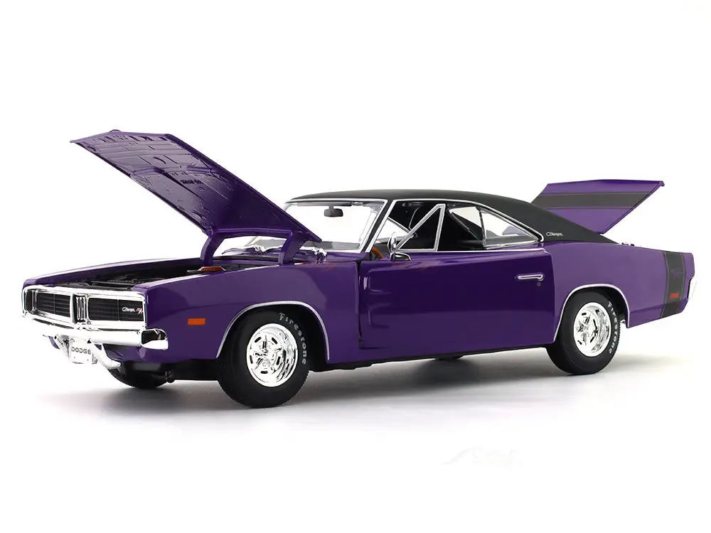 1969 Dodge Charger R/T Purple 1:18 Maisto licensed diecast scale model view 5