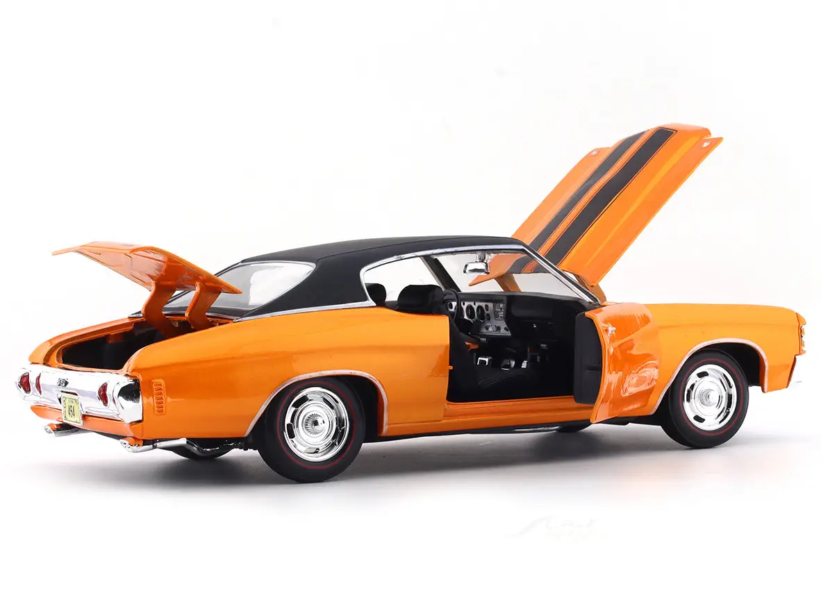 1971 Chevrolet Chevelle SS 454 Sport Coupe 1:18 Maisto diecast Scale Model car view 4