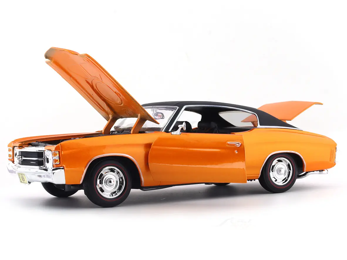 1971 Chevrolet Chevelle SS 454 Sport Coupe 1:18 Maisto diecast Scale Model car view 7
