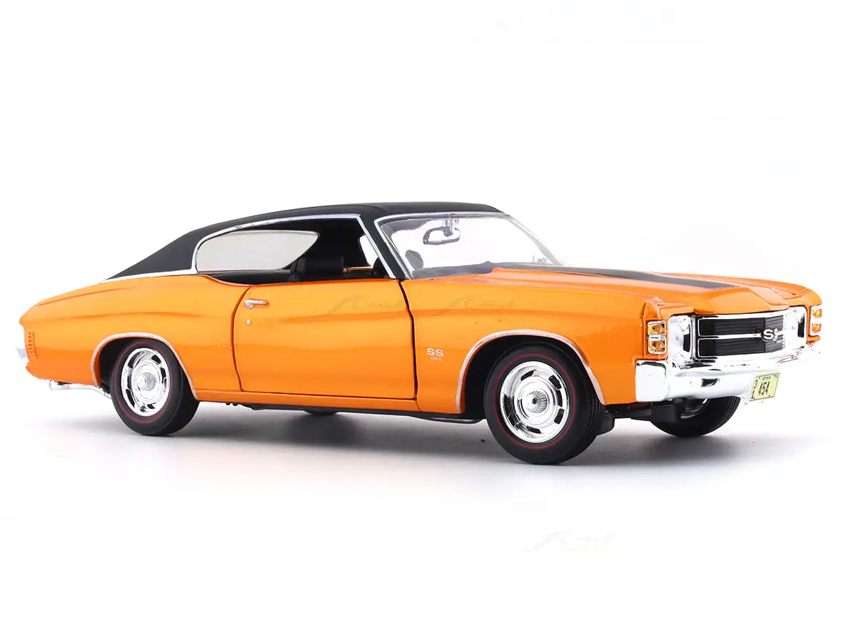 1971 Chevrolet Chevelle SS 454 Sport Coupe 1:18 Maisto diecast Scale Model car view 8
