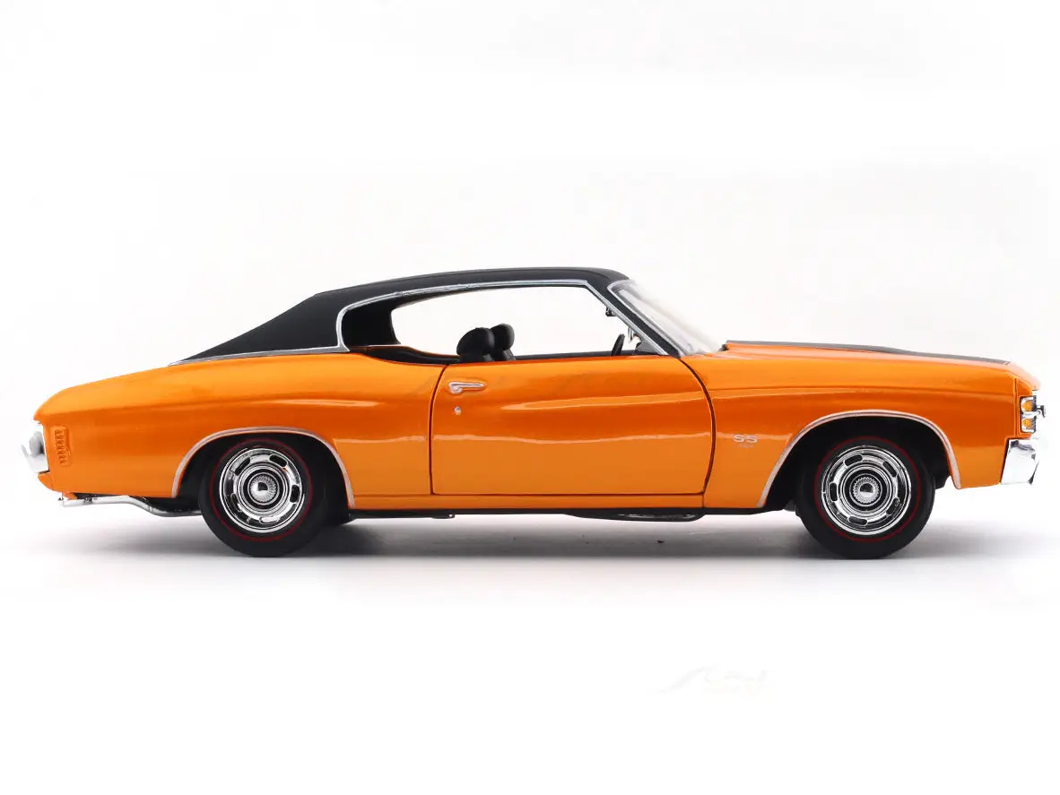 1971 Chevrolet Chevelle SS 454 Sport Coupe 1:18 Maisto diecast Scale Model car view 9
