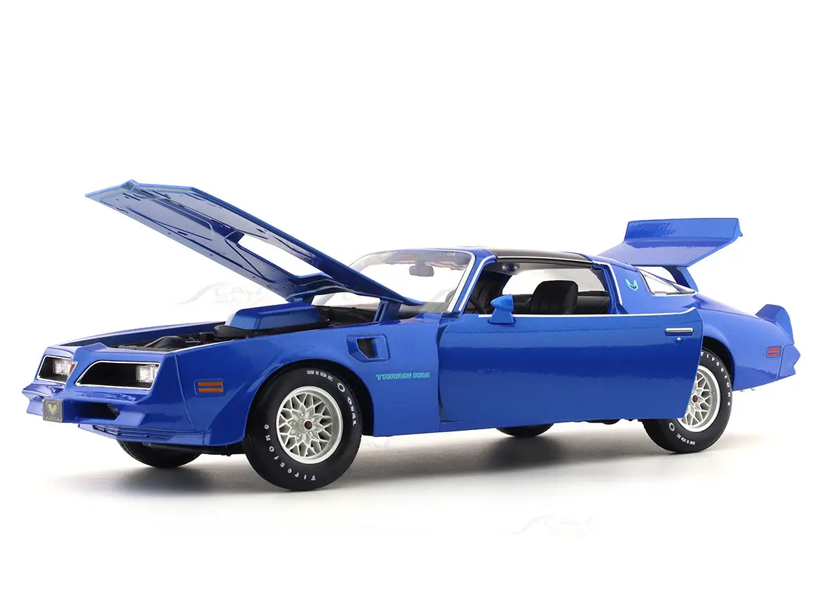 1978 Pontiac Firebird Trans AM Blue 1:18 Maisto licensed diecast scale model car collectible view 6