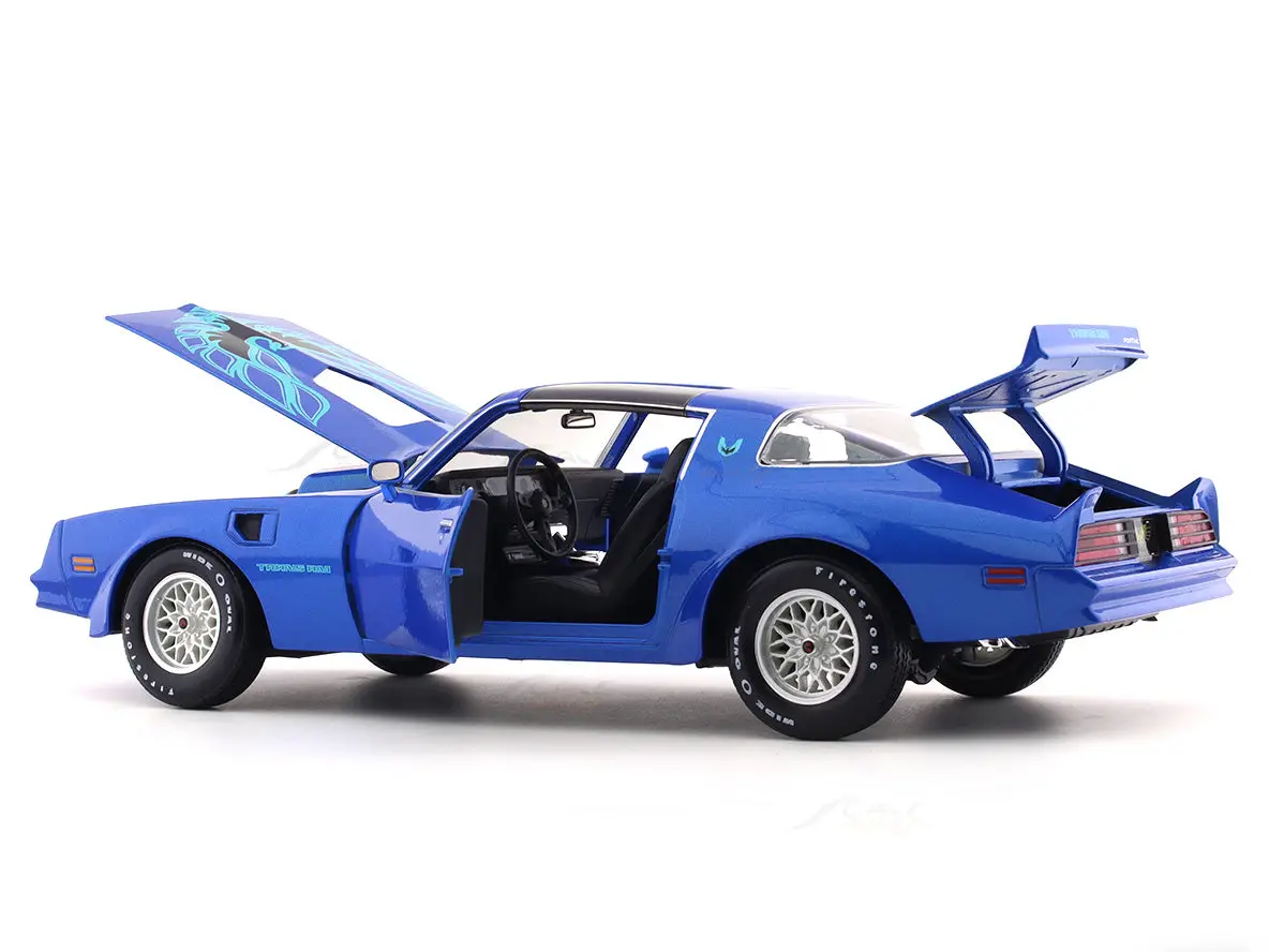 1978 Pontiac Firebird Trans AM Blue 1:18 Maisto licensed diecast scale model car collectible view 8