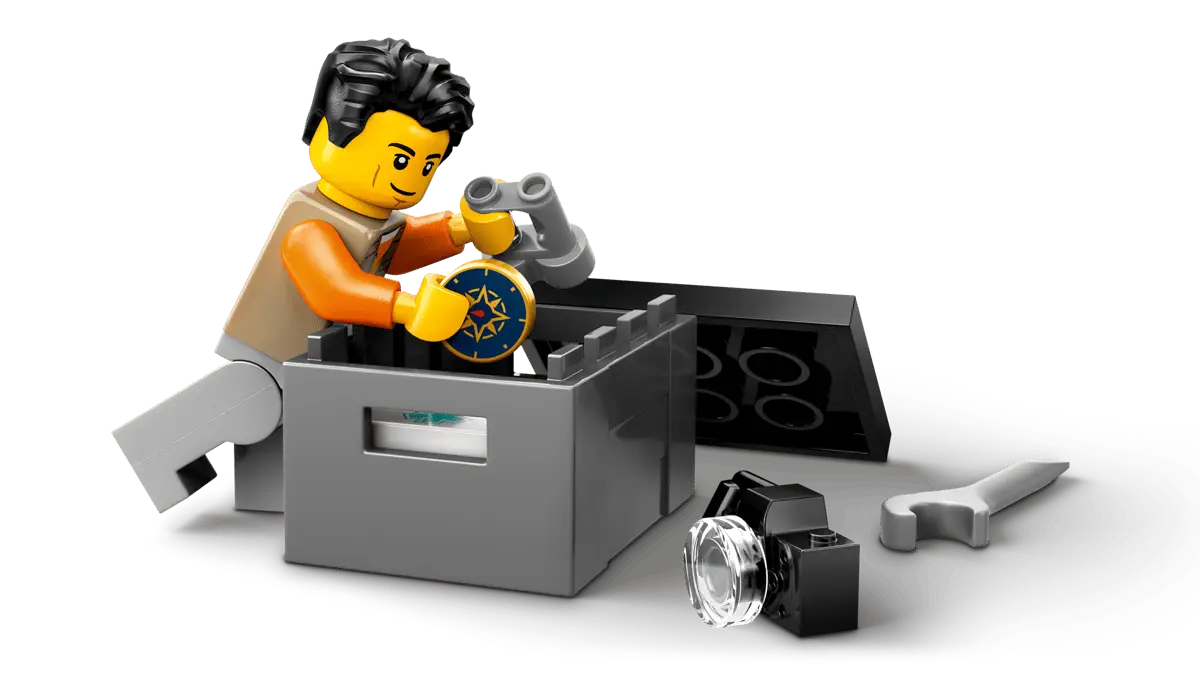 LEGO City Off-Road Missiob Truck 60447 view 6