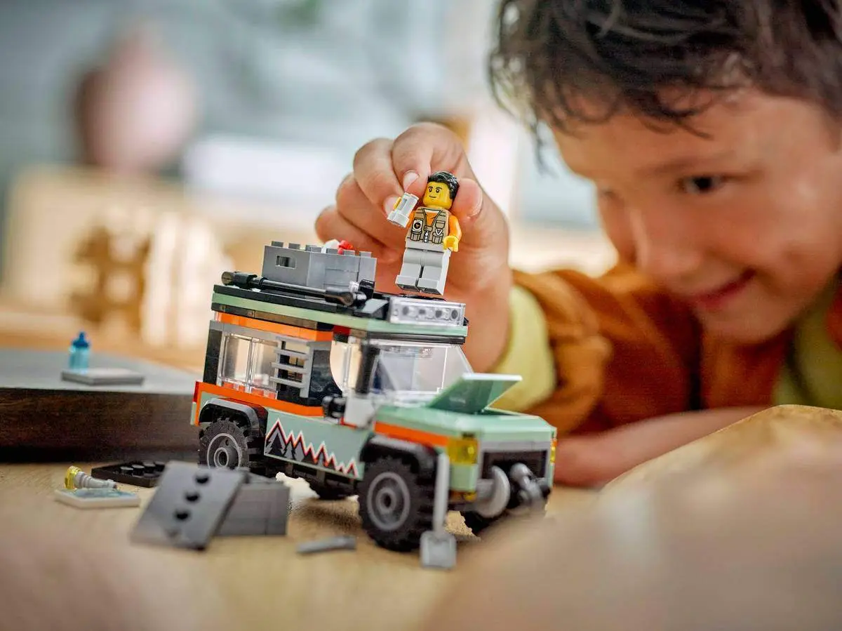LEGO City Off-Road Missiob Truck 60447 view 8