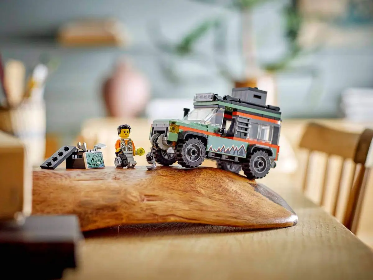 LEGO City Off-Road Missiob Truck 60447 view 9