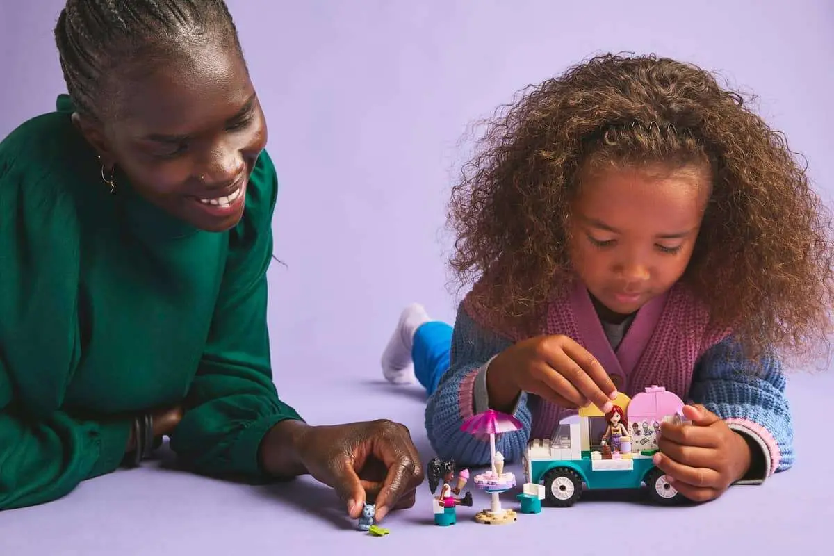LEGO Friends Ice Cream Truck 42644 view 6