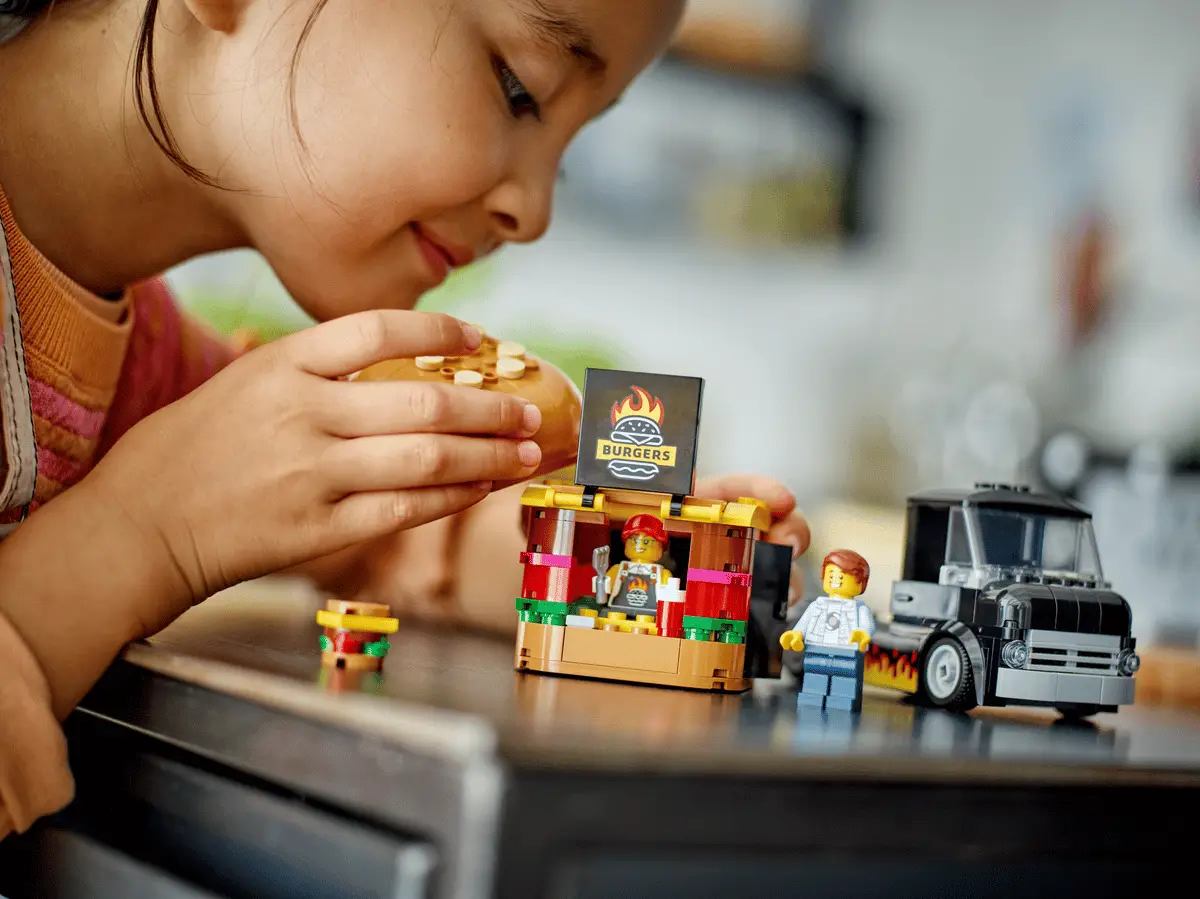 LEGO City Burger Truck 60404 view 8