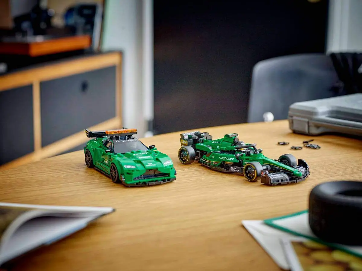 Speed Champions #76925 Aston Martin Safety Car & AMR23 view 10