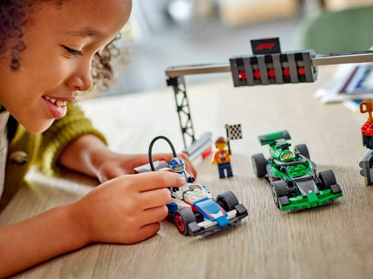 City #60474 F1® Grid with VCARB & Sauber Race Cars view 6