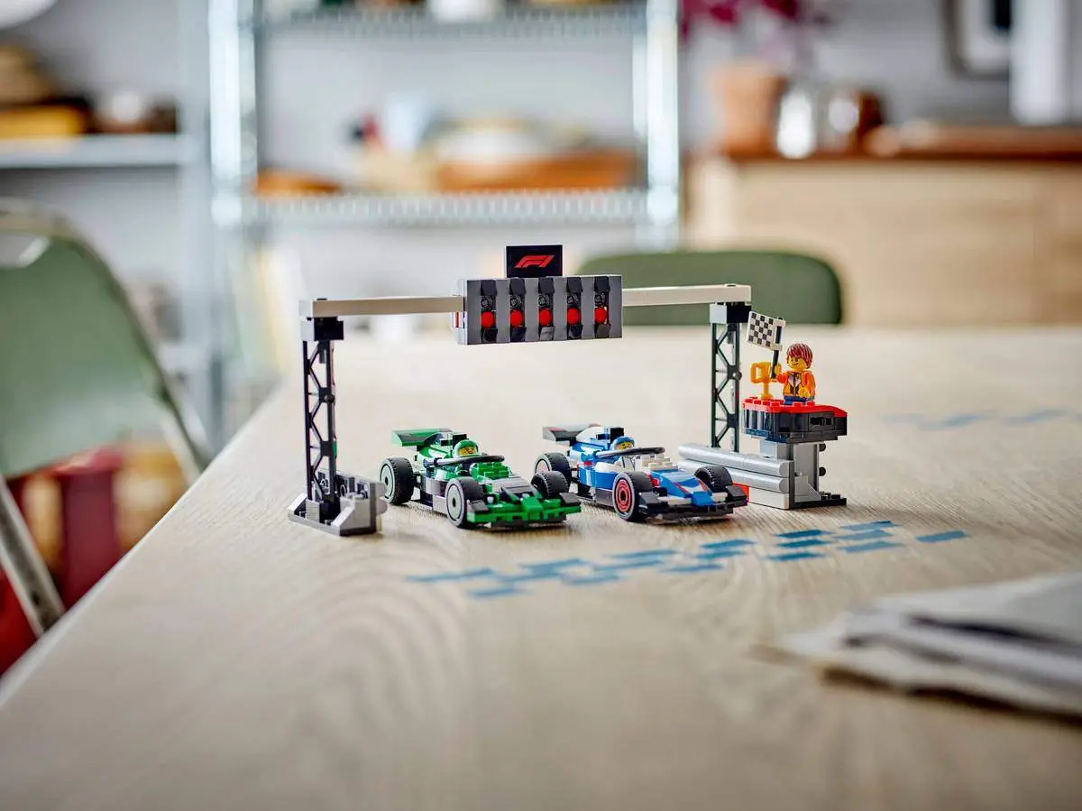City #60474 F1® Grid with VCARB & Sauber Race Cars view 7