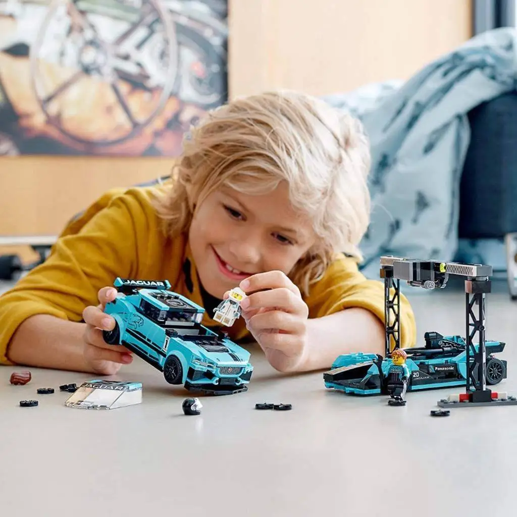 LEGO Speed Champions Formula E Panasonic Jaguar Racing GEN2 car&Jaguar I-PACE eTROPHY 76898 Building Set,Multicolor, 565 Pcs view 2