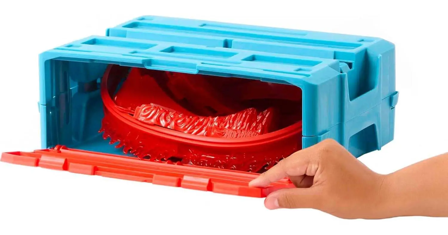 Hot Wheels® Track Set, Fire-Themed Track Set & 1 Hot Wheels® Car, 16 Track-Building and Stunting Components in Stackable Toy Storage Box view 4