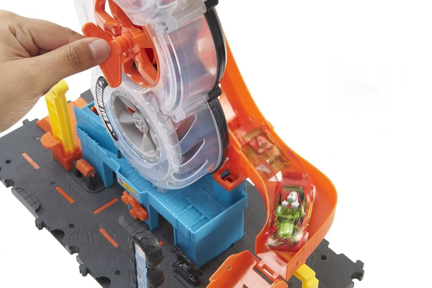 Hot Wheels City Super Twist Tire Shop™ Playset, Spin The Key to Make Cars Travel Through The Tires, Includes 1 Hot Wheels® Car, Gift for Kids 4 to 8 Years Old view 5