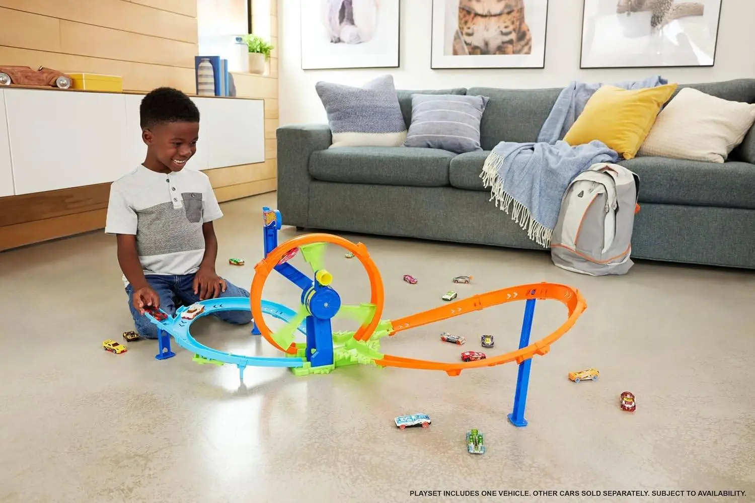 Hot Wheels Toy Car Track Set, Launch and Loop Playset & 1:64 Scale Die-Cast Vehicle, Crash Area on Figure 8 Track with Loop-Kicker Booster view 2