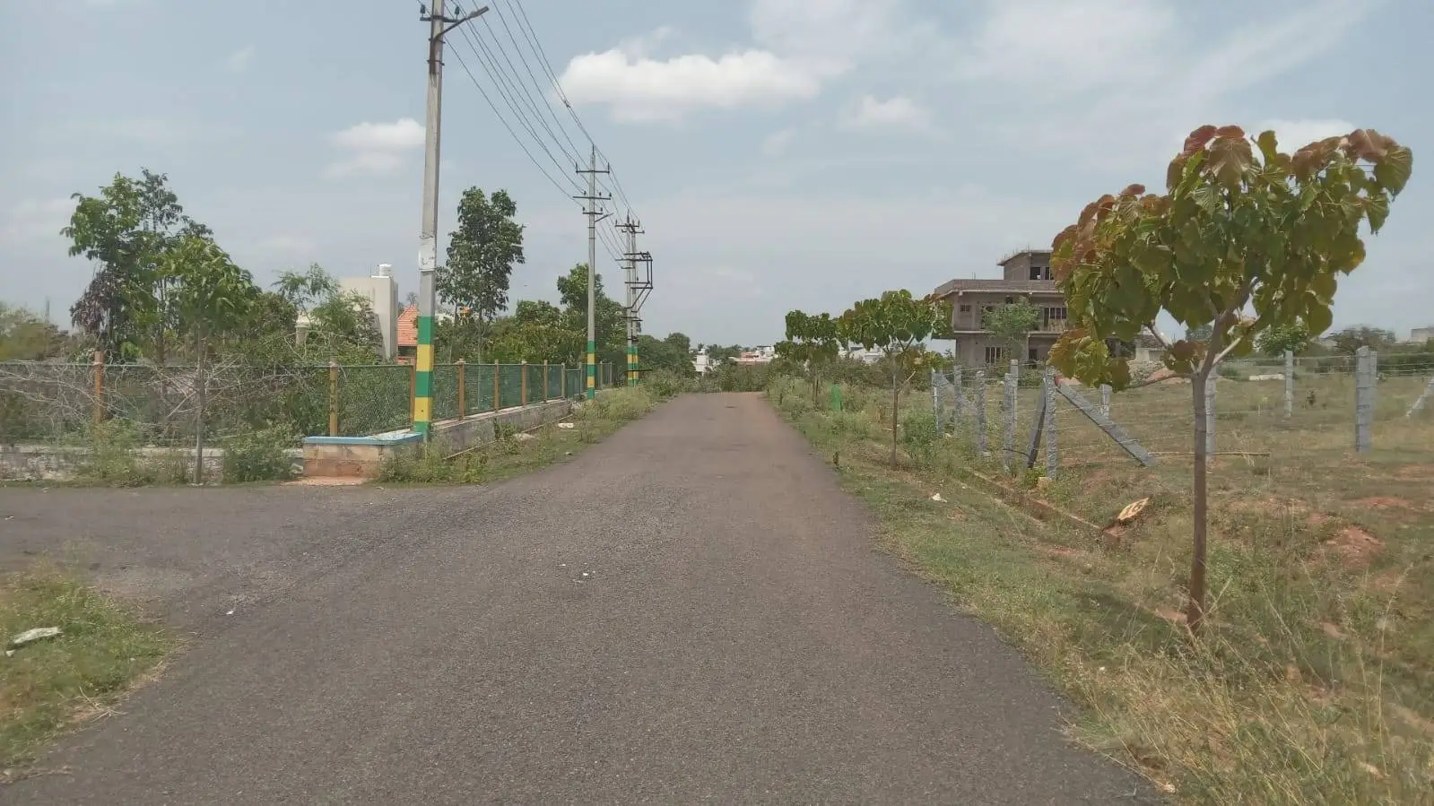 UB City, Bogadi Gaddige Road view 2