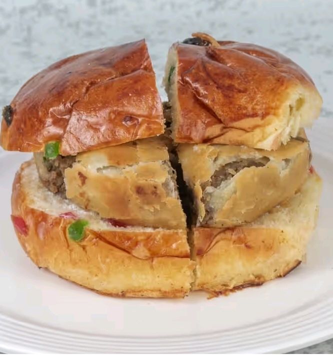 Bun Makkhan With Samosa Inside