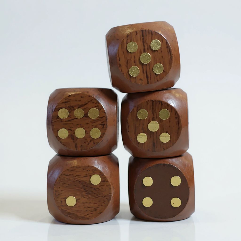 5 Dices With Case view 2