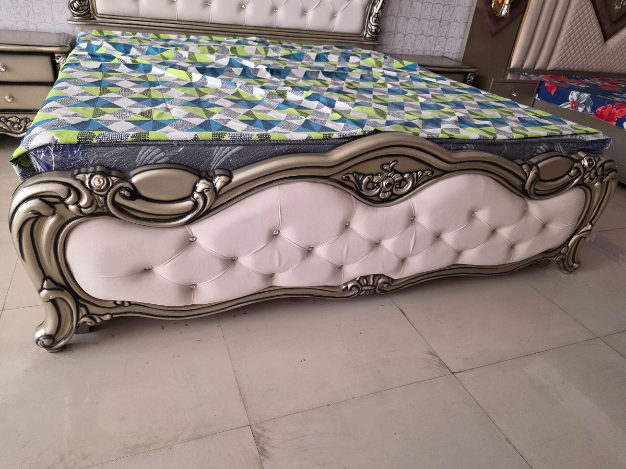 Royal Windsor Bed view 5