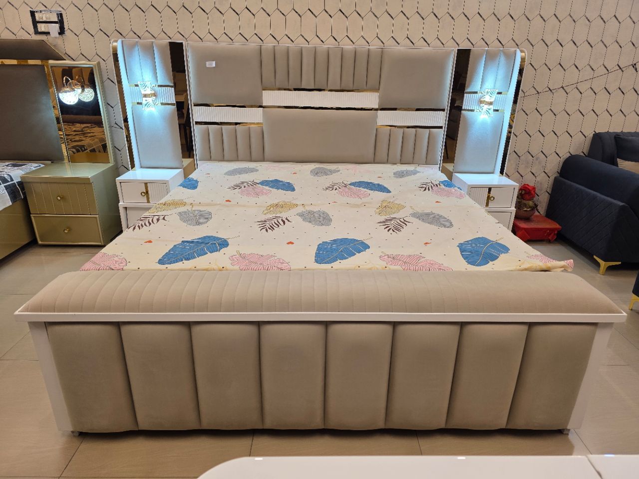 Luxe Horizon Bed view 2