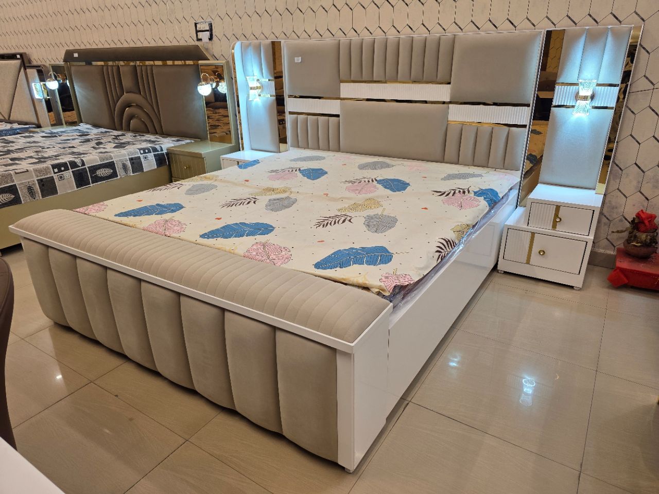Luxe Horizon Bed view 3