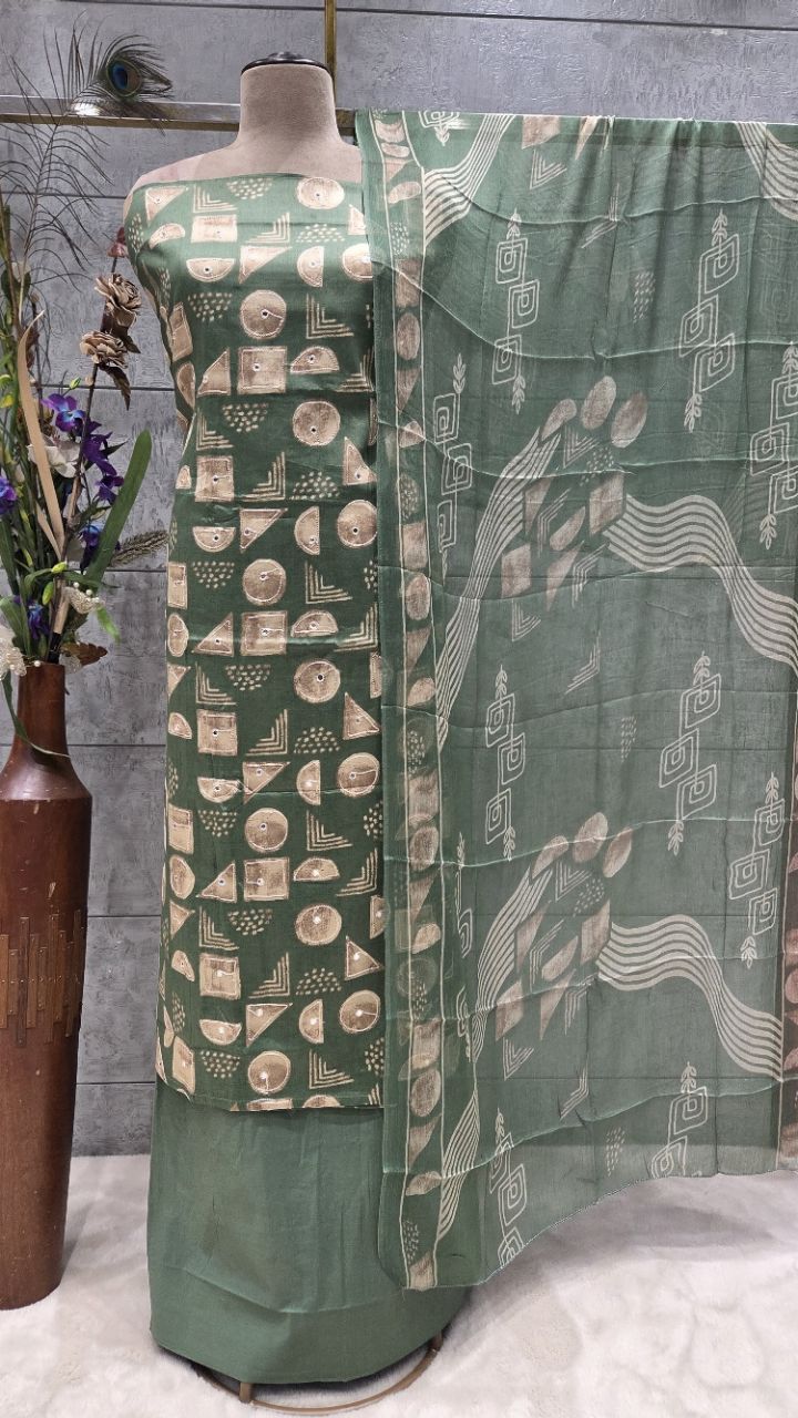 Elegant Green Unstitched Suit view 3