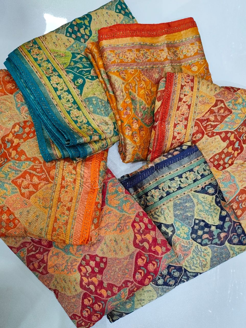 Vintage Charm Kalamkari Print Silk-Blend Saree with Embellished Border view 9