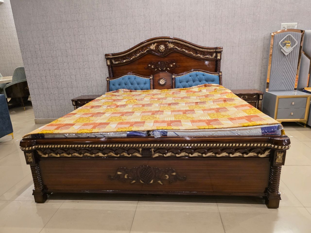 Royal Carved Wooden Storage Bed (Hydraulic) view 3