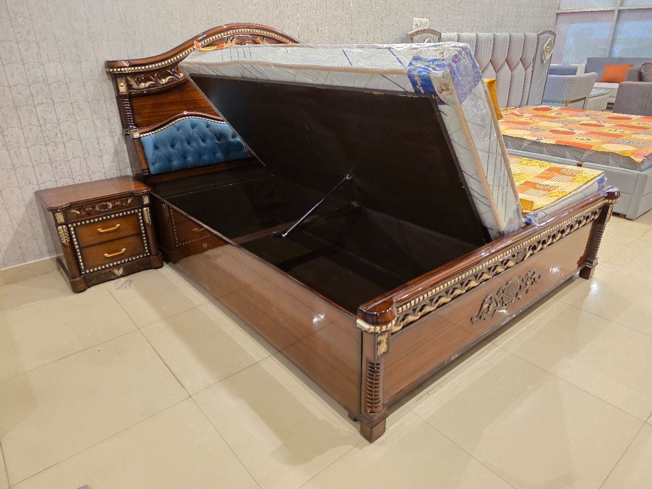 Royal Carved Wooden Storage Bed (Hydraulic) view 8