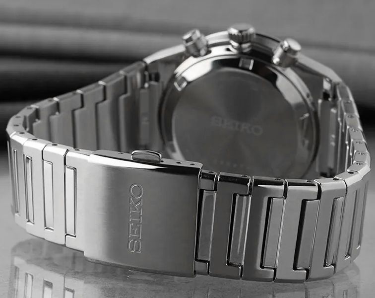 Seiko SSB459P1 view 4