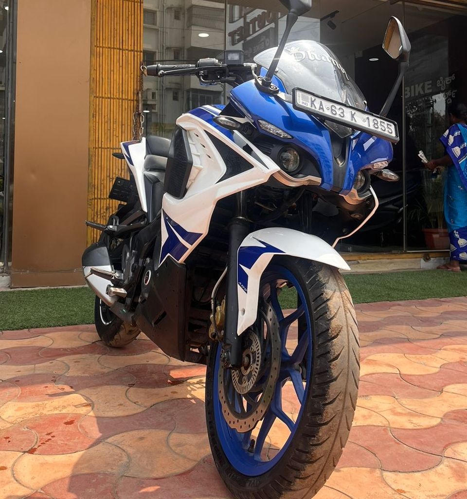 Bajaj RS 200