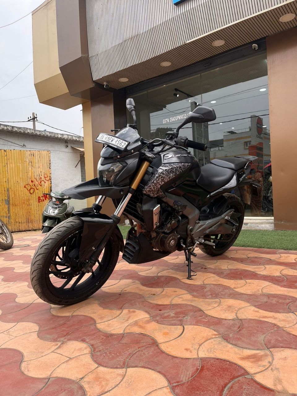 Dominar D400/2017 Model view 2