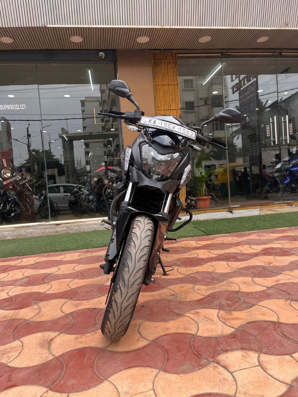 Dominar D400/2017 Model view 3