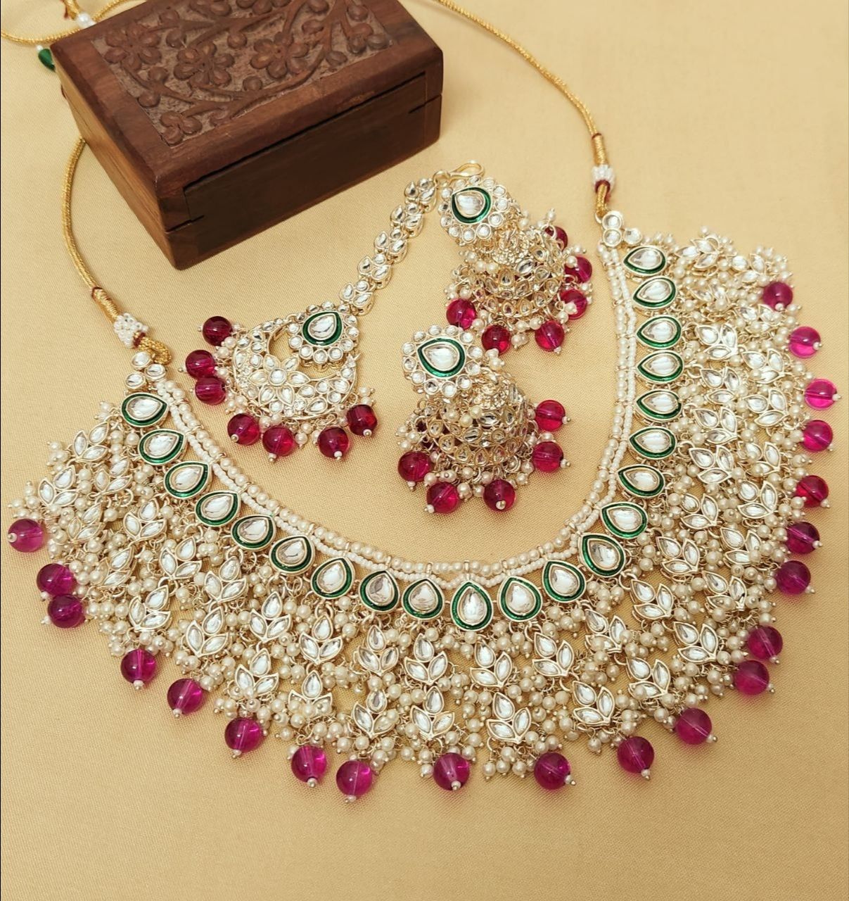 Pearl and Kundan Jewelry Set view 2