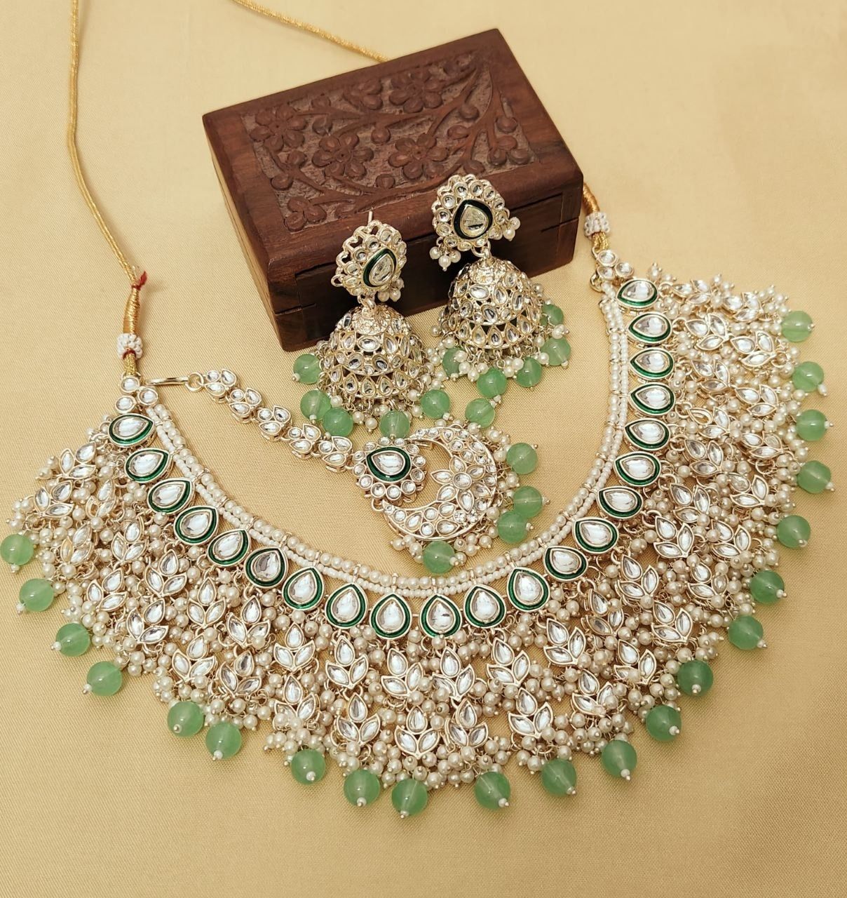 Pearl and Kundan Jewelry Set view 3