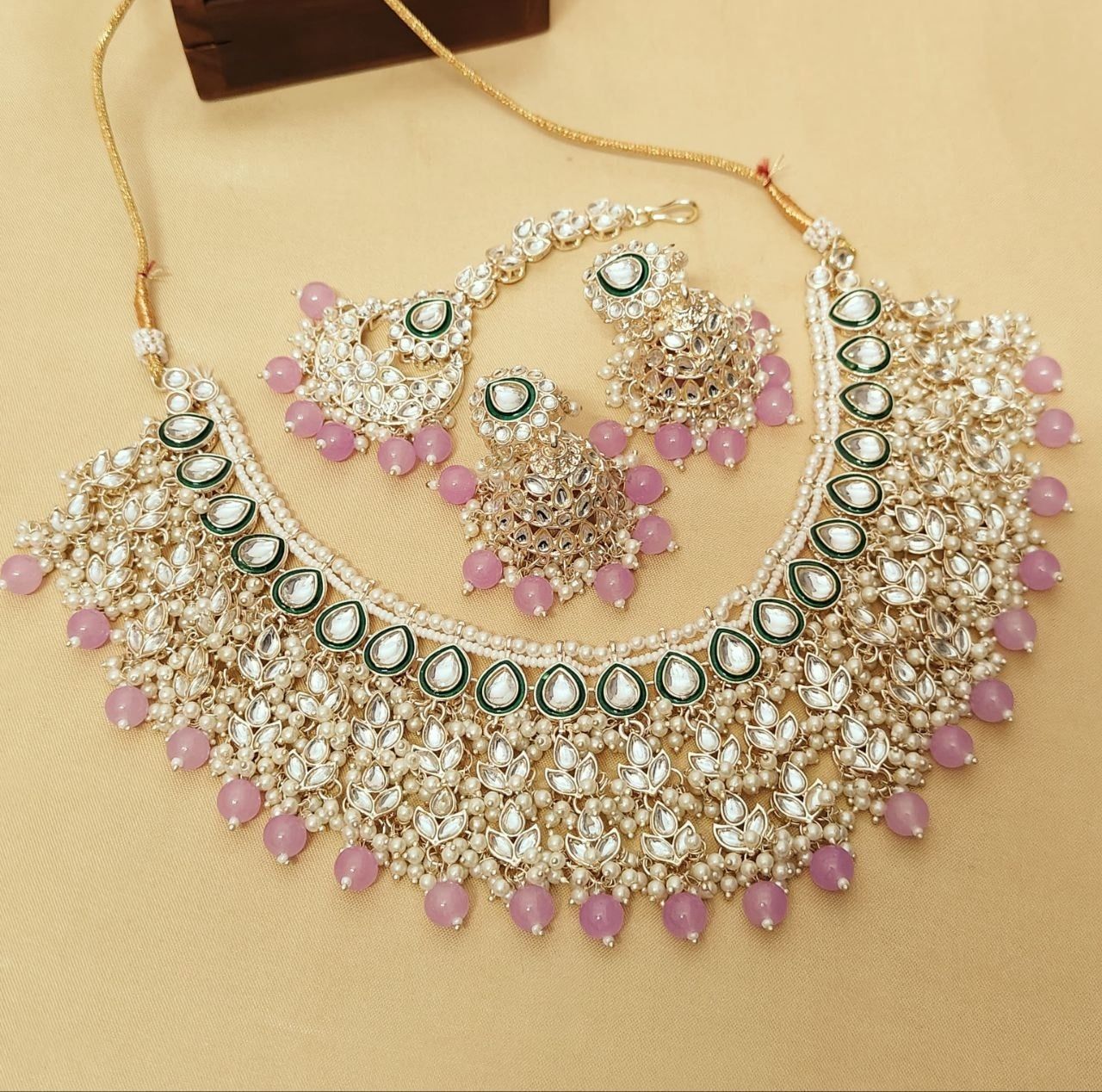 Pearl and Kundan Jewelry Set view 5