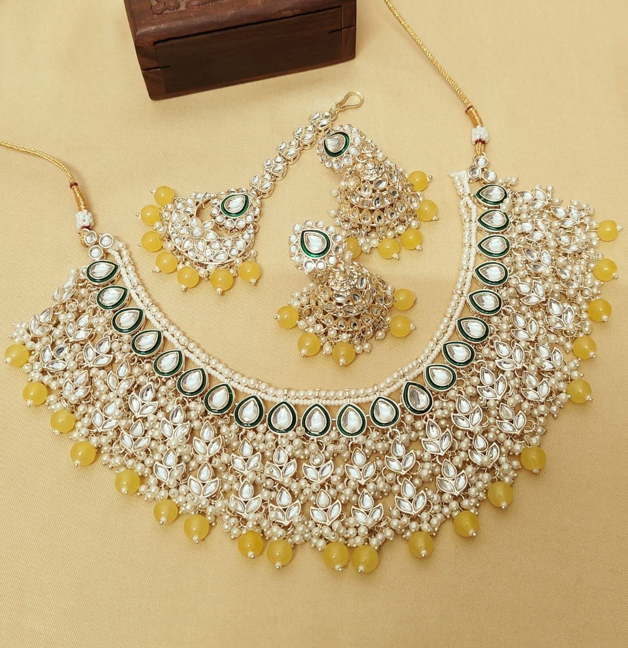 Pearl and Kundan Jewelry Set view 7