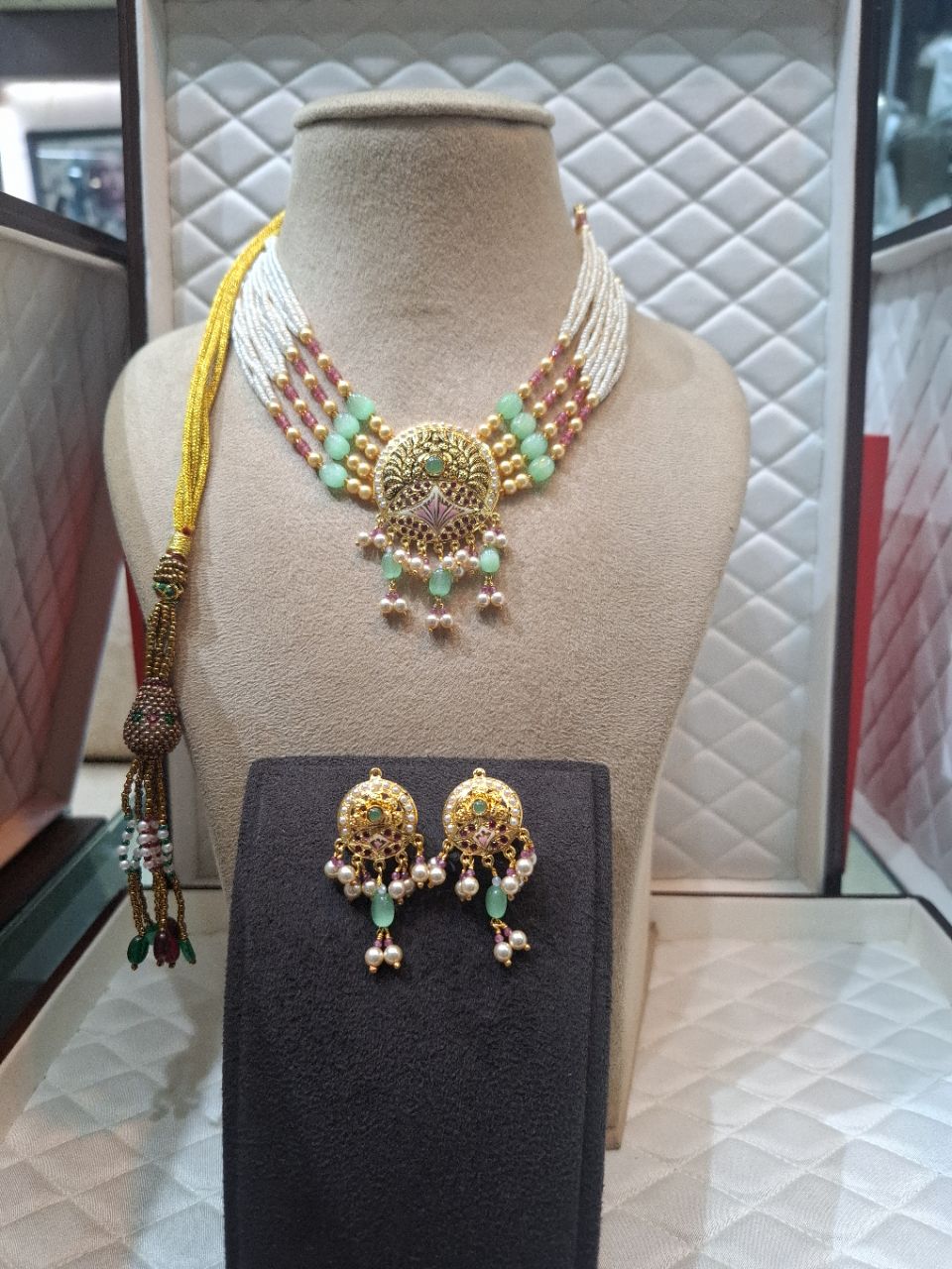 Traditional Silver and Pearl Necklace Set view 2